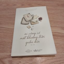 Ai Cũng Có Một Khoảng Trời Giấu Kín - Nguyễn Khánh Linh