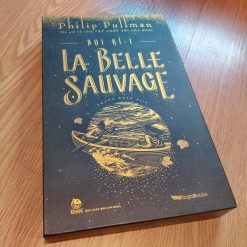 Bụi kí La Belle Sauvage (Tập 1) - Philip Pullman