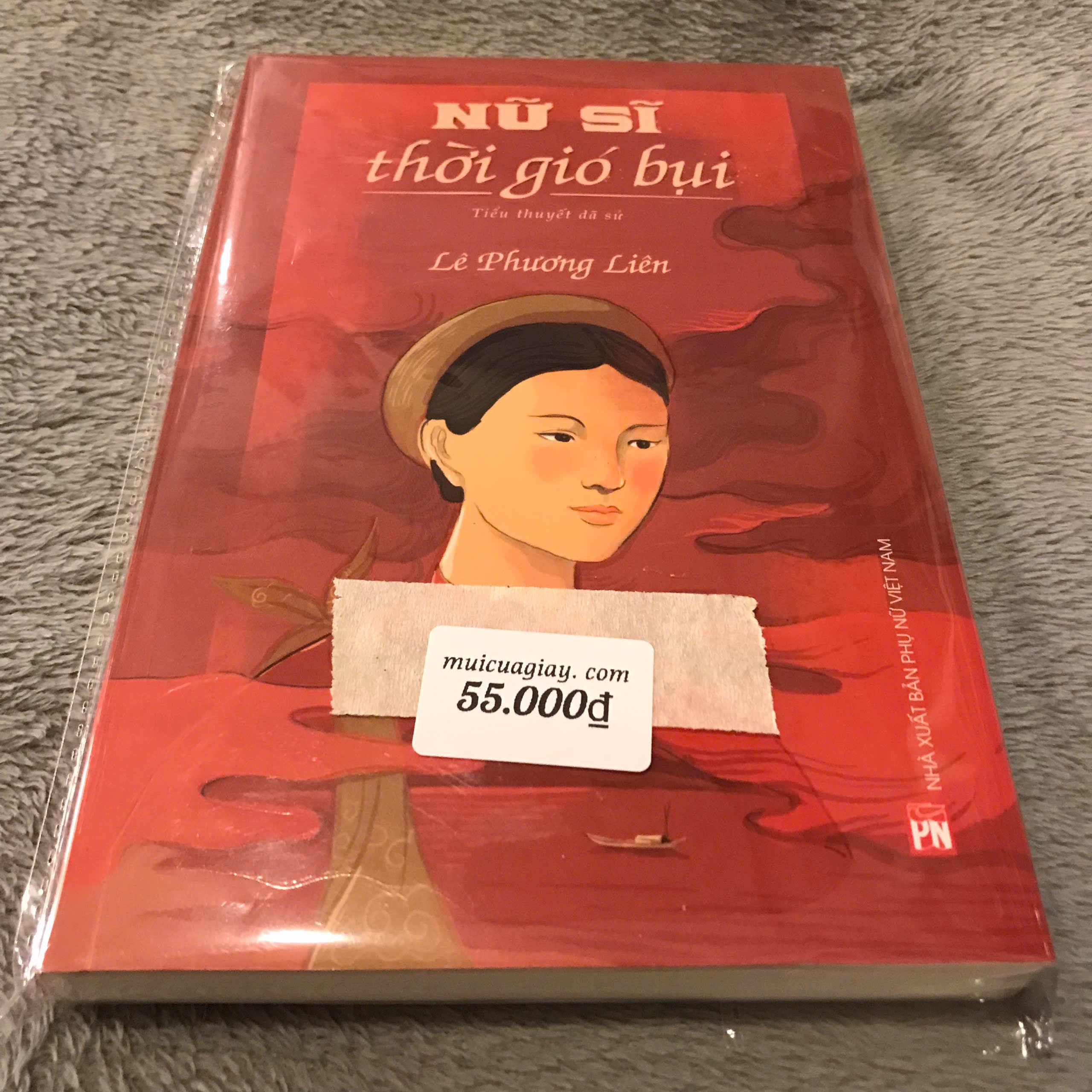 Nữ Sĩ Thời Gió Bụi - Lê Phương Liên